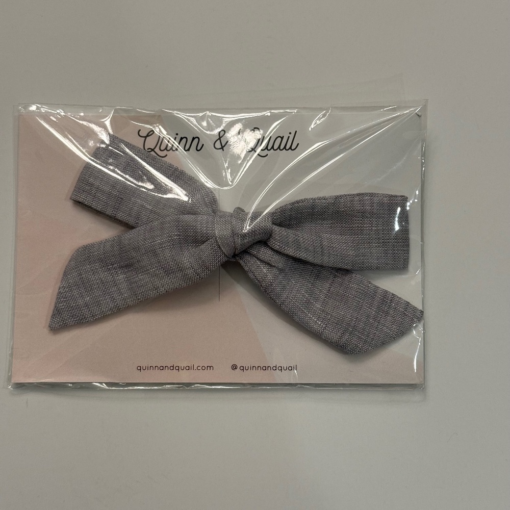 Quinn and Quail Fog/Grey 5" Schoolgirl Bow